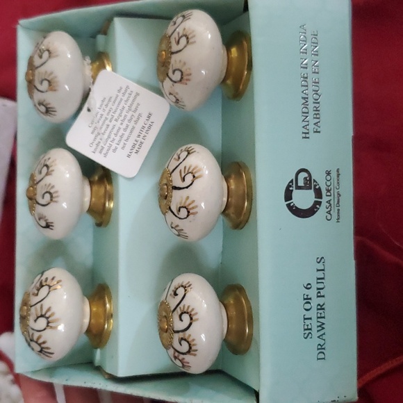 Set of 6 Drawer Pulls - Picture 2 of 3